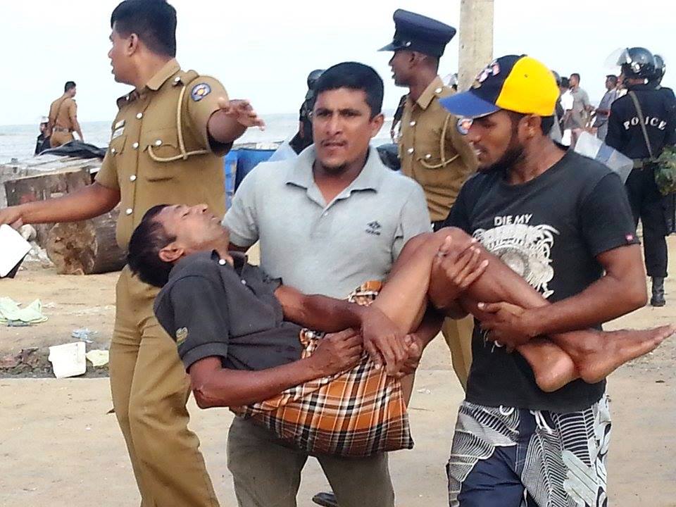 මීගමුව වෙරළ තාමත් උණුසුම් 3 මීගමුව ධීවර ගැටුම - ඡායා - දිල්ශාන් ක්රිෂාන්ත