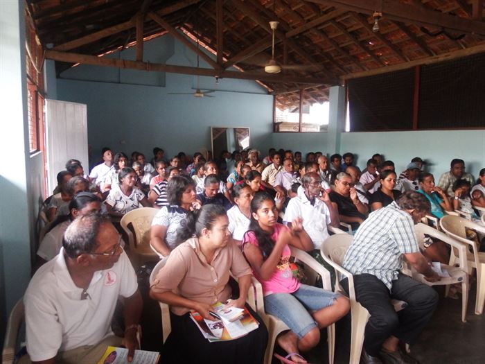 මීගමුවේ ඩෙංගු මඩින්න හිටපු නාගරික මන්ත්රිවරුත් වැඩට බසිති ! 1 Kochikade meeting 1
