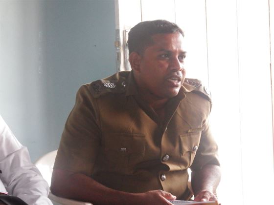 මීගමුවේ ඩෙංගු මඩින්න හිටපු නාගරික මන්ත්රිවරුත් වැඩට බසිති ! 8 kochikade dengu meeting 8