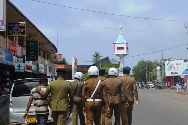 මීගමුවේ අද සිට වාහන නවත්වන්නේ ඔත්තේ - ඉරට්ටේ ක්රමයට 39 ????????????????????????????????????