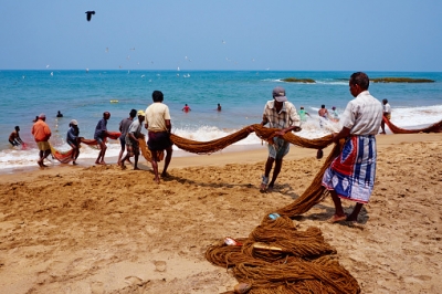 මීගමු වැල්ල අයිති ධිවරයන්ටද? පල්ලියටද? හෝටල්කාරයන්ටද ? 1 Beach shine