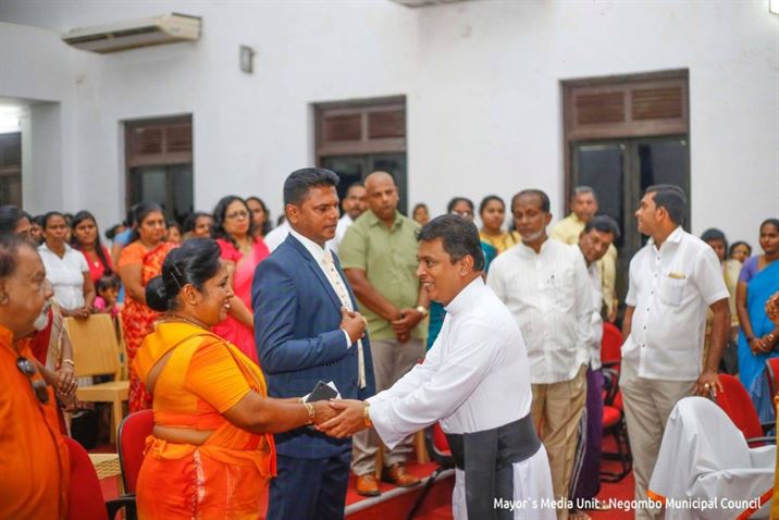 ලංසාගේ පුටු දේශපාලනයට, කොමසාරිස්තුමියගේ පුර්ණ සහය ? 5 කොමසාරිස්තුමිය 3
