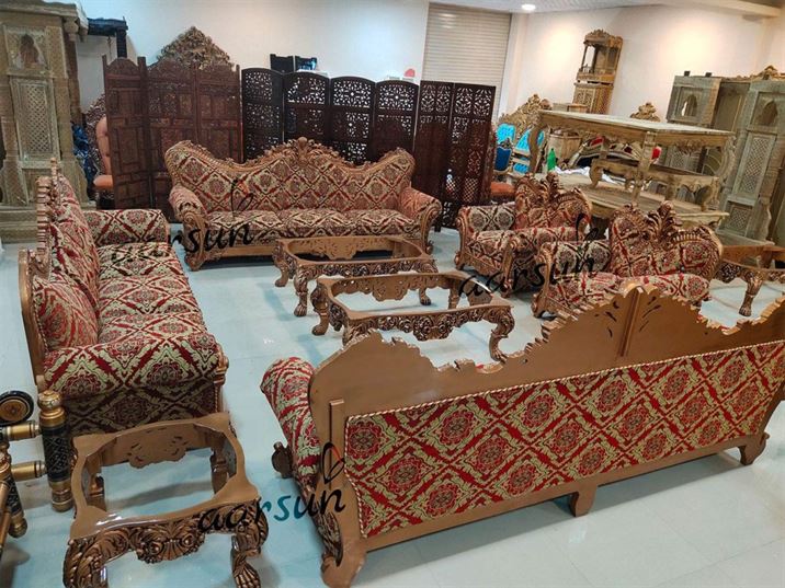 මීගමුවේ හිටපු උසස් නිළධාරිණියකට කොන්ත්රාත්කරුවෙකුගෙන් සුපිරි සෝෆා කට්ටලයක් ..... 1 file photo