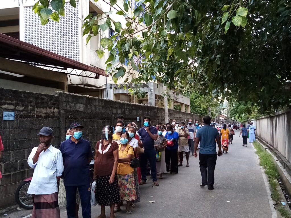 එන්නතට මිගමුවේ අදත් දිග පෝලිමක් ! 1 IMG 20210802 WA0015