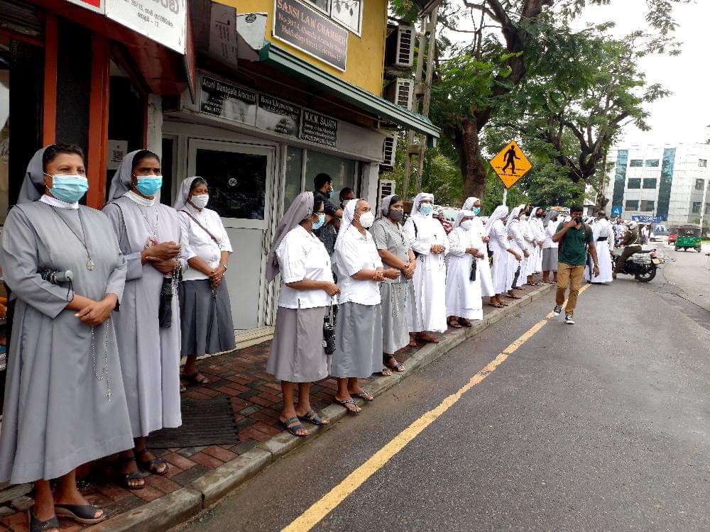 මර්ධනයට එරෙහිව කතෝලික සභාව මහපාරට... 3 FB IMG 1636346357047