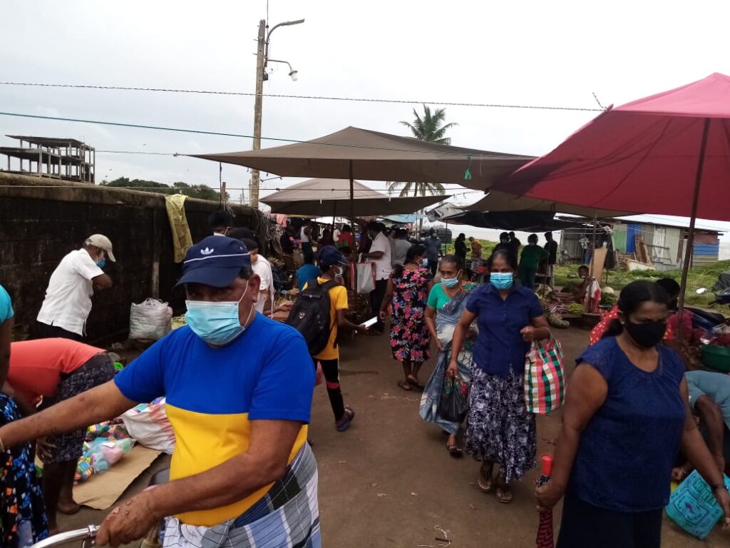 ගොවියා අසරණ කරමින්, වෙළෙන්දා සහ පාරිභෝගිකයාට තරු පෙන්වන එලවළු මිල….. 2 IMG 20211114 WA0026