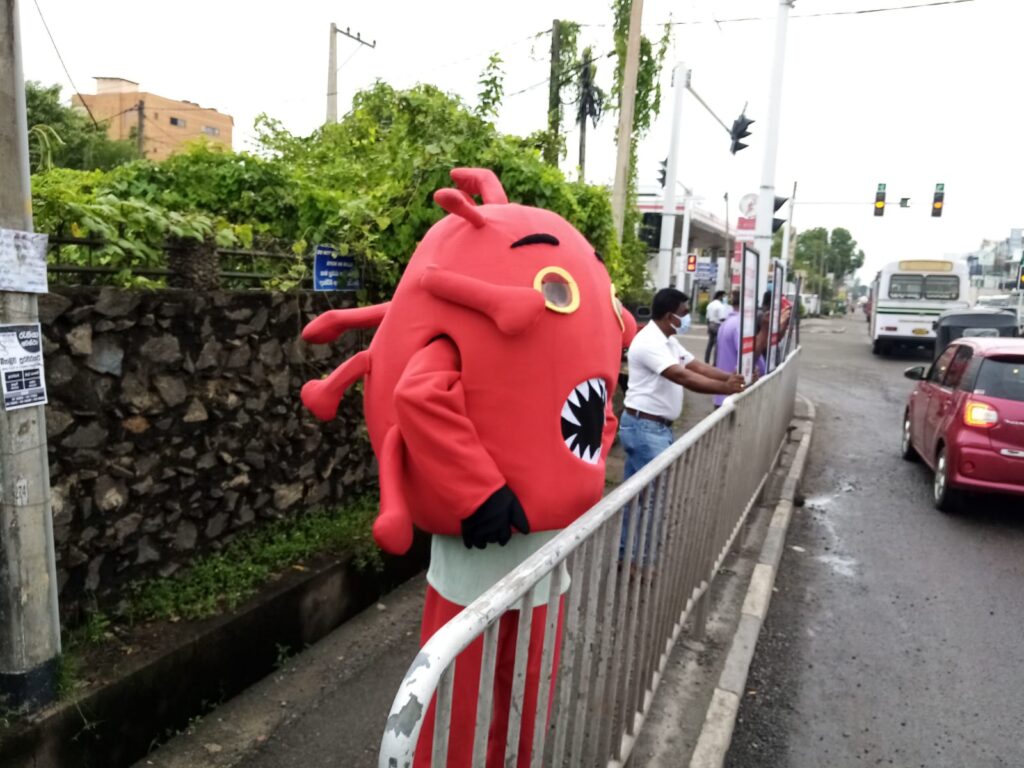 කොවිඩ් වසංගතයට එරෙහිව පොලීසිය පාරට බසී. … 1 IMG 20211116 WA0036