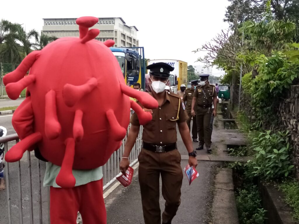 කොවිඩ් වසංගතයට එරෙහිව පොලීසිය පාරට බසී. … 4 IMG 20211116 WA0042