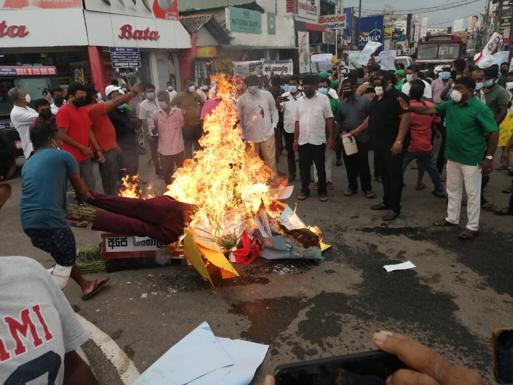 මොළ හතේ අයවැය ප්රෝඩාවට එරෙහිව මිගමුවේ විරෝධතා .... 3 IMG 20211113 163901
