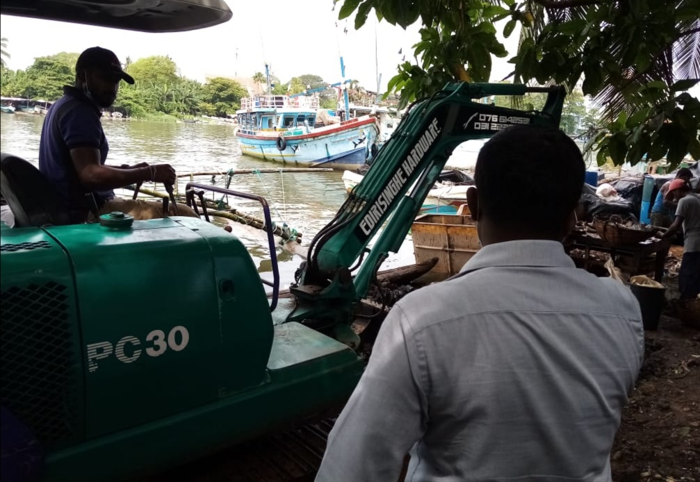 මීගමු කලපුව වනසන්නෝ වෙරළ සංරක්ෂණයේ දැලට කොටුවෙති. 2 2
