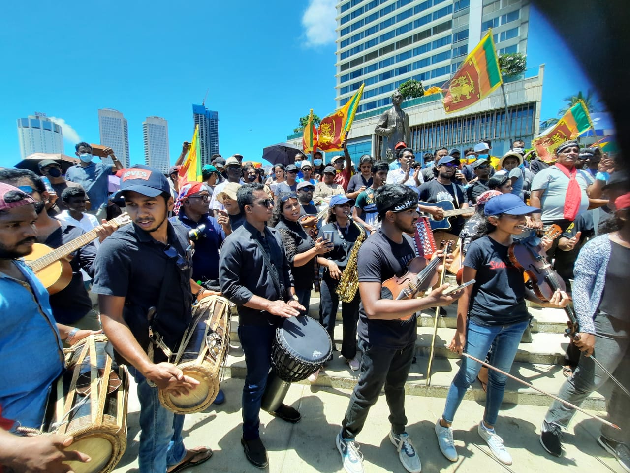 අරගලයේ ගීත ගමනට ඉහල ප්රතිචාර 7 wp 1650100378388