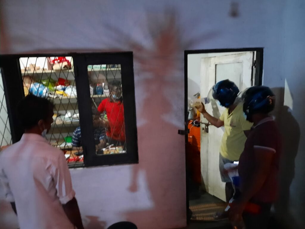 මීගමුවේ ෂෙඩ් එකක භුමිතෙල් කලවම් කර පෙට්ට්රල් ගහලා ? 1 wp 1650201661136