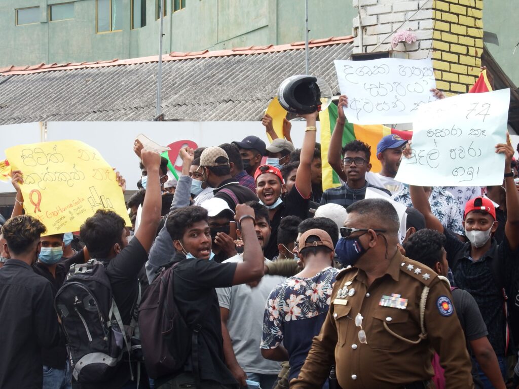 විරෝධය 8