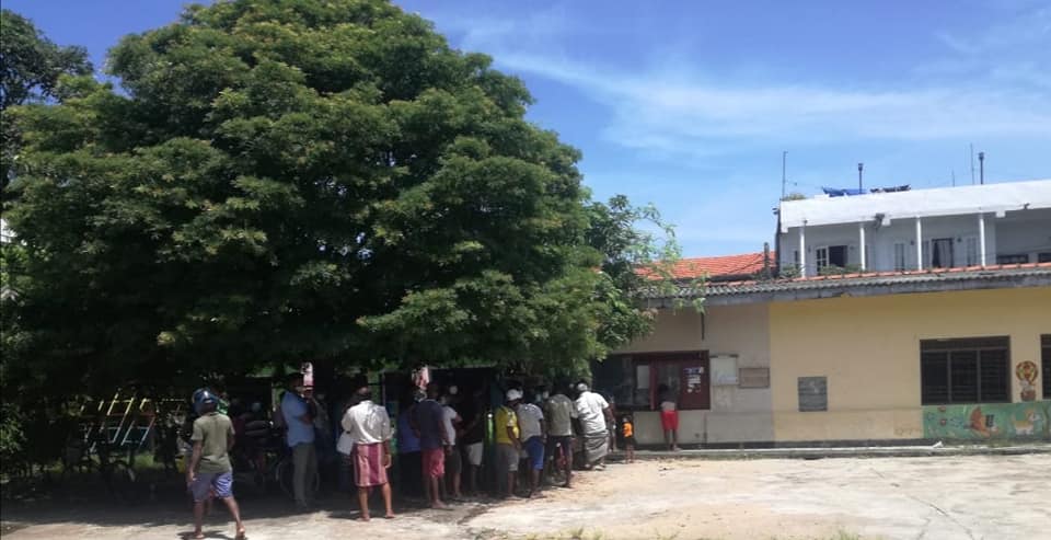 එන්නතට විතරක් නෙමෙයි රු 5000ටත් දේශපාලනය රිංගයි ? 2 193955109 661251308608402 6298643027216673950 n