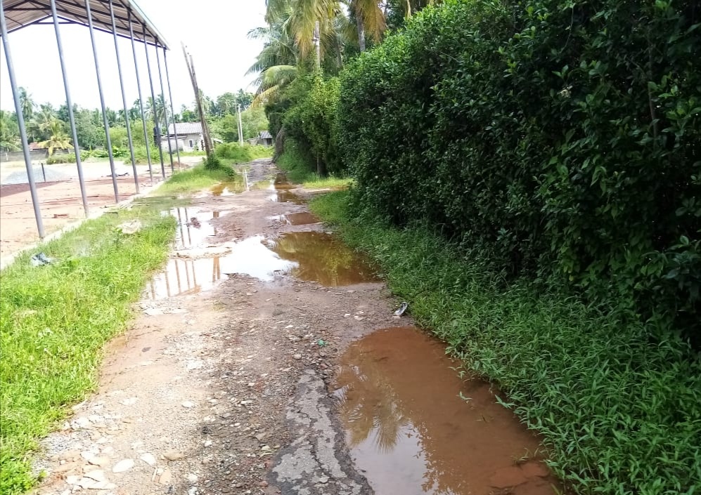 පාර අබලන් වෙද්දී , හදන පිට්ටනිය පාර වරද්දා ගැනීමක්ද? 3 අබලන් 2