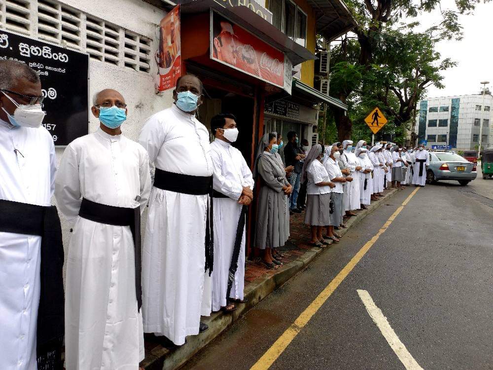 මර්ධනයට එරෙහිව කතෝලික සභාව මහපාරට... 1 FB IMG 1636346354231