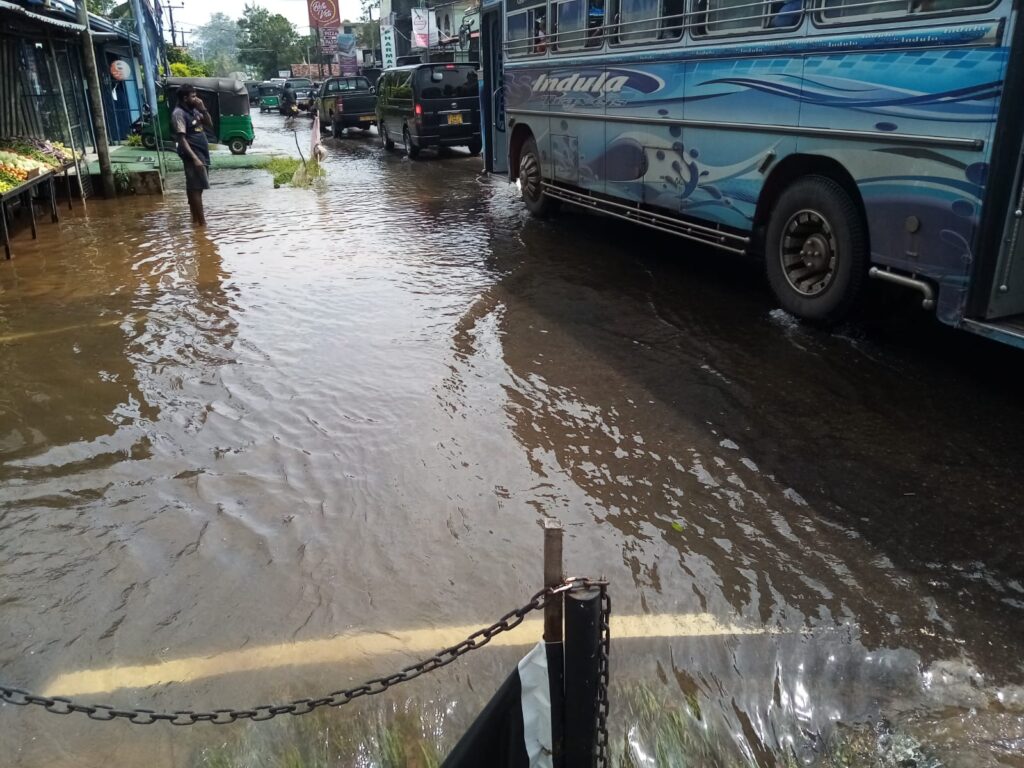 ගංවතුර නිසා පීඩාවට පත්වී සිටින තිඹිරිගස්කටුව ජනතාව … 5 IMG 20211111 WA0002