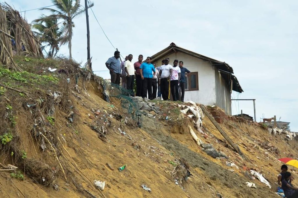 ලංසලා කථා නොකරන, බේබිලා රේස් යන ෆෝට් සිටි ශාපය 5 This image has an empty alt attribute; its file name is විජිත-හේරත්-මෝරවලට2.jpg