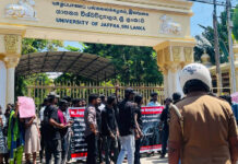 අරගල කරන සිසුන්ට තර්ජන කරන්න එපා! පොලිසියට යාපනය ව්ශ්වවිද්යාලයේ සිසුන්ගේ විරෝධය !,