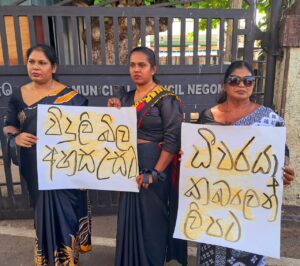 ආර්ථික පීඩාවන්ට එරෙහිව ,මීගමුව විපක්ෂ නාගරික මන්ත්රීවරුන්ගේ විරෝධතාවය 31 IMG 20260409 WA0038