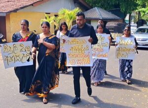 ආර්ථික පීඩාවන්ට එරෙහිව ,මීගමුව විපක්ෂ නාගරික මන්ත්රීවරුන්ගේ විරෝධතාවය 25 IMG 20260409 083155 1