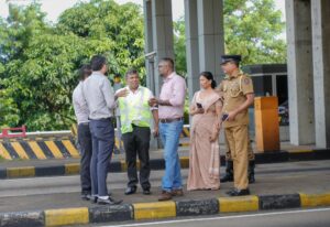 කොළඹ – කටුනායක අධිවේගී මාර්ගයේ ETC සේවාව ලබා ගැනීම තව දුරටත් පහසුකිරීම සහ දැනුවත් කිරීම අද …! 15 FB IMG 1781515400235