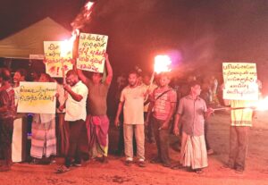 මාලිමා ආණ්ඩුවට එරෙහිව, මීගමුවේ පෝරුතොටෙන්, ගිනිපන්දම් උද්ඝෝෂණයක් 87 IMG 20260607 WA0000