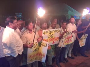 මාලිමා ආණ්ඩුවට එරෙහිව, මීගමුවේ පෝරුතොටෙන්, ගිනිපන්දම් උද්ඝෝෂණයක් 74 IMG 20260607 WA0014