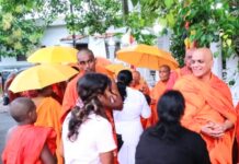 පුජ්ය ඥානසාර හිමි වෙනුවෙන් වැසි බාධා මැද මීගමුවේදී විරෝධතා පා ගමනක් . ….